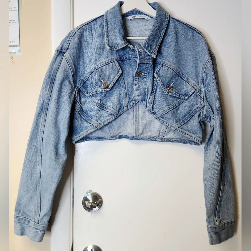ZARA Cropped Denim Jacket Light Wash Arched Hem Jean Bolero Size L - Picture 3 of 13